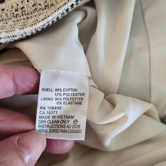 Tahari Arthur S Levine Striped Knit Skirt in Red and Gray Size 14P - Picture 10 of 10